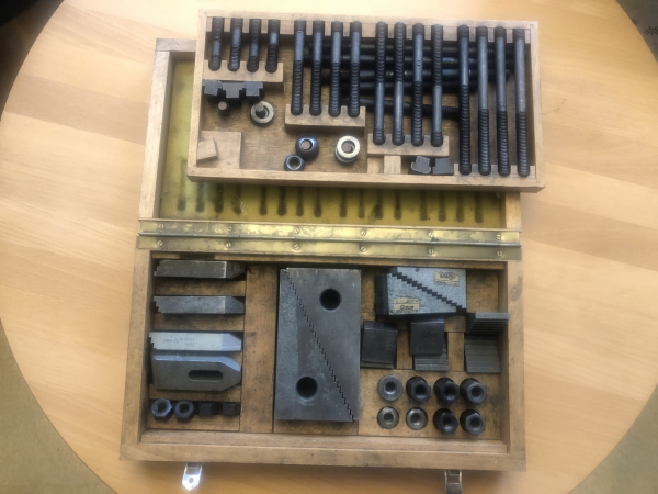 Clamping tool assortment M10 with wooden box
